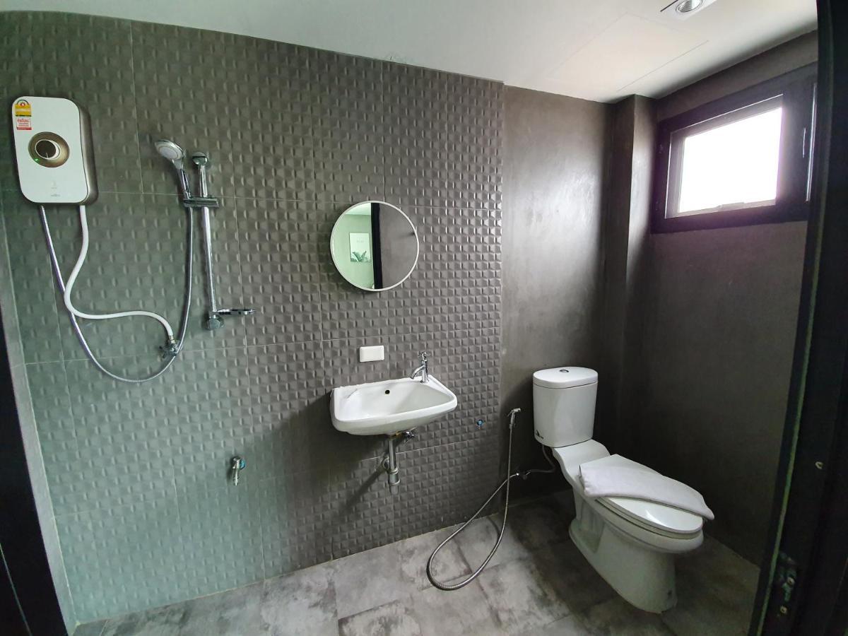 Baan Wualamphong บ้านวัวลำพอง Bangkok Cameră foto